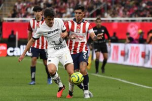 Chivas vs Pumas en vivo de la Jornada 15 del Torneo Apertura 2024 de Liga MX .