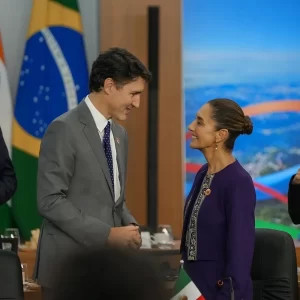 Claudia Sheinbaum asegura que subir aranceles igualmente afectaria a Canada.