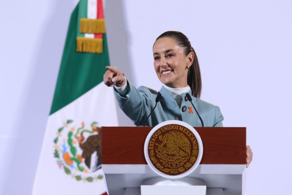 Claudia Sheinbaum contempla concurso de nacional de corridos