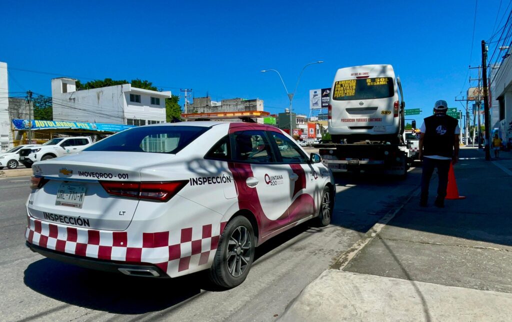 Conductor de combi en Cancún que cargó gasolina con pasajeros es sancionado