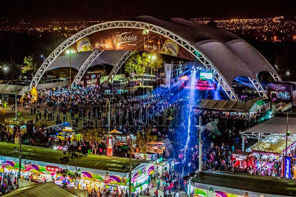 Feria de León 2025 sorprende con artistas internacionales