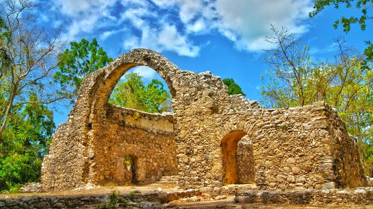 Oxtankah, zona arqueológica de Quintana Roo, reabre sus puertas al público