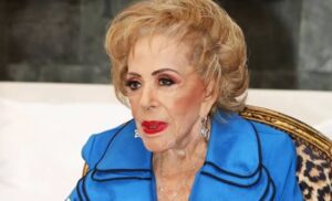 Silvia Pinal se encuentra semiinconsciente; reúnen a familiares en hospital