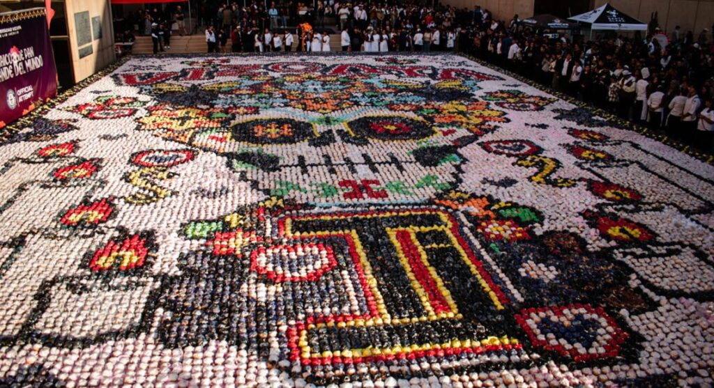 Tijuana rompe Récord Guinness por el Mosaico de Pan de Muerto Más Grande del Mundo