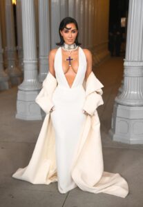 Kim Kardashian luce espectacular collar de la Princesa Diana.