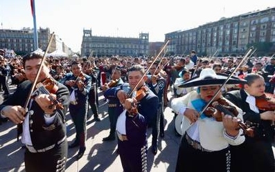 Rompen Récord Guinness en CDMX con más de mil mariachis en el Zócalo