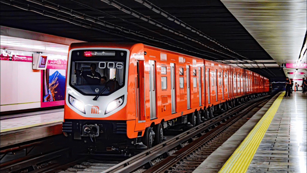 NM 22 ingresando a la estacion Boulevard Puerto Aereo