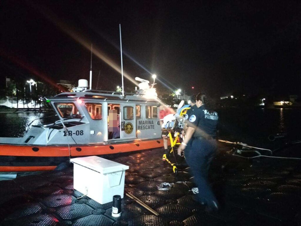 Pacientes de Isla Mujeres llevados por la Marina a Cancún