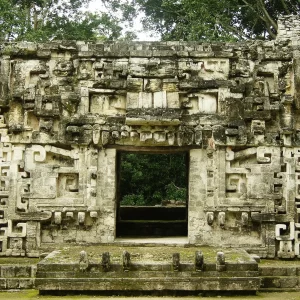 Vestigios de palacios estilo rio Bec en zona arqueologica de Campeche 1 1