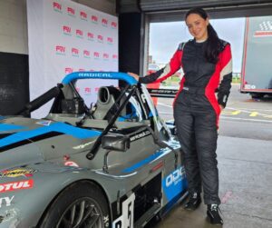 Ella es Karla Villanueva, piloto mexicana que busca su lugar en la Fórmula Woman Nations Cup