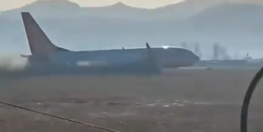 Avión se estrella en Aeropuerto de Corea del Sur (VIDEO)