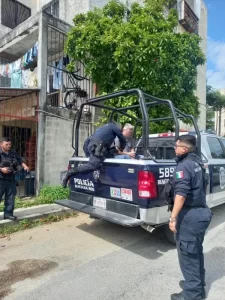 Hombre en Cancun arrestado por tirar colchon en la calle 1