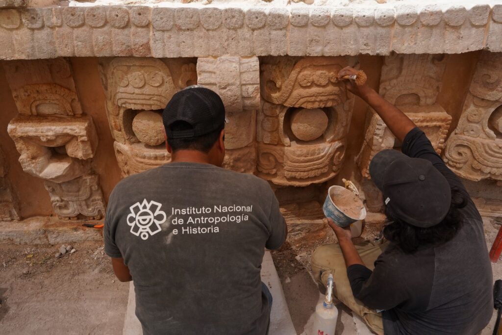 INAH reconoce trabajo de restauración de Zona Arqueológica de Kabah