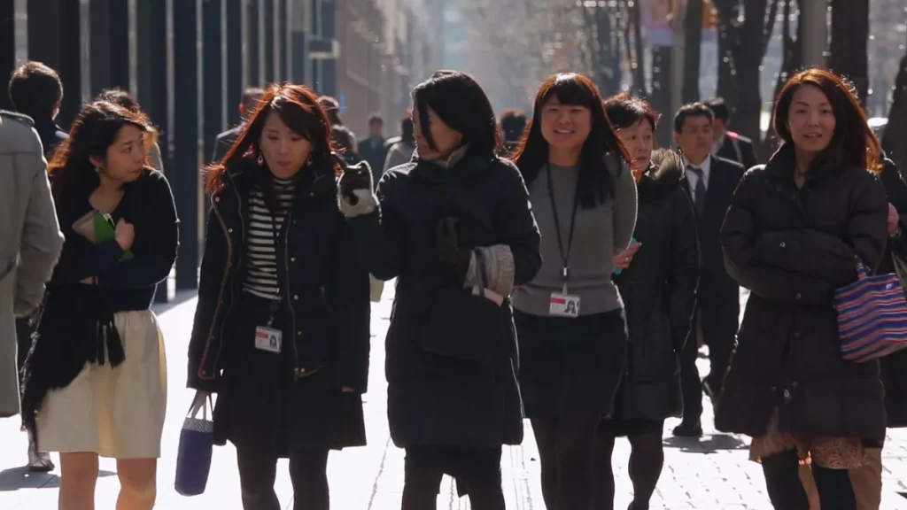 Japón paga a mujeres solteras para tener pareja