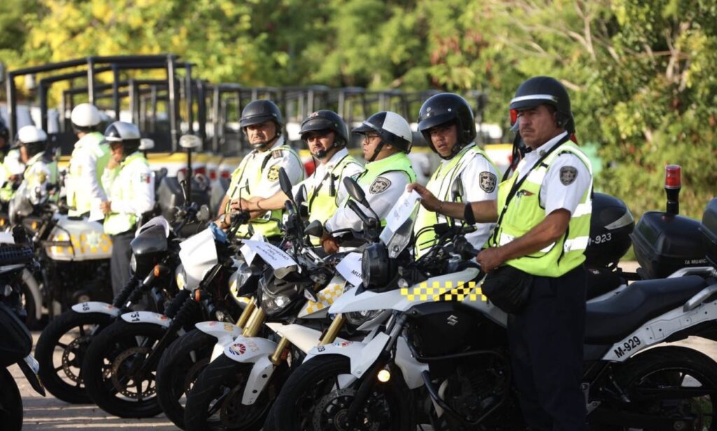 Realizan cambio de circulación en Boulevard Kukulkán de Cancún