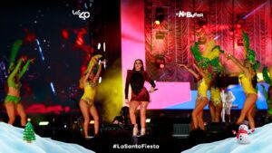 Gala Montes deslumbra en La Santa Fiesta junto a La Sonora Santanera  