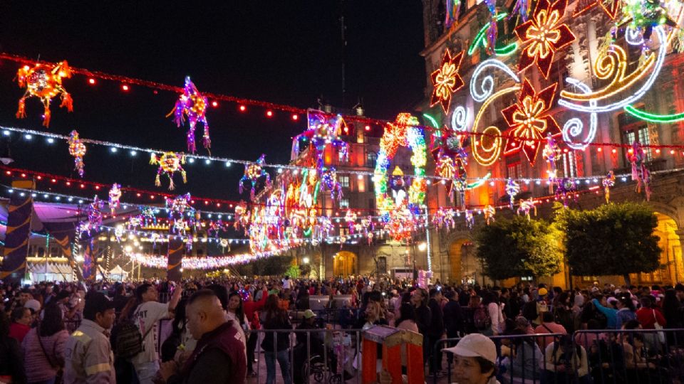 Verbena popular en el Zócalo CDMX: Conciertos, pistas de hielo y actividades gratis