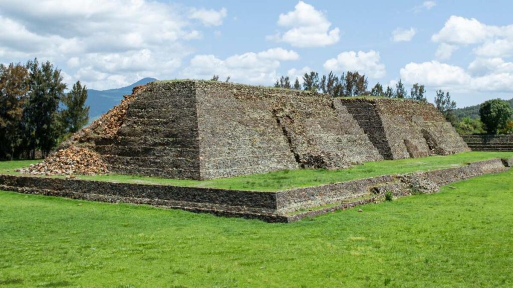 Derrumbe de la pirámide en Ihuatzio: Presagio ancestral y daño climático