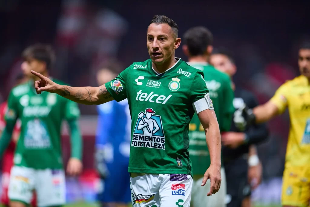 Andrés Guardado vuelve del retiro para jugar con León