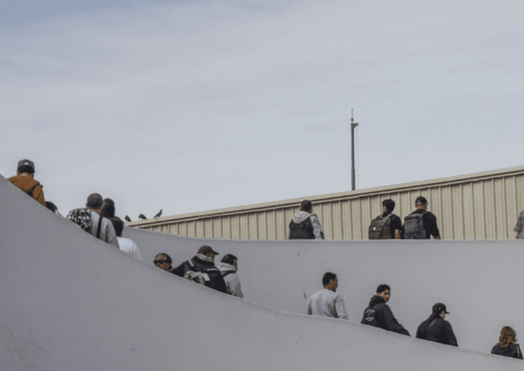 "Luego de amago de aranceles de EE.UU" Recibe Colombia a deportados