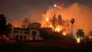 Incendios de Los Angeles con danos de hasta 20 millones de dolares