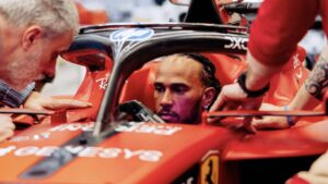 Lewis Hamilton choca su Ferrari en practica en Barcelona