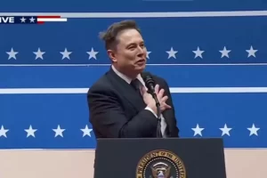 Polemico gesto Nazi de Elonk Musk en evento de Donald Trump