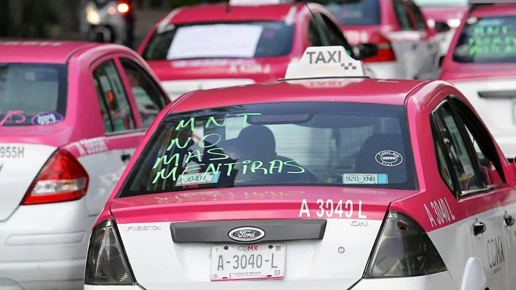 Taxista de la Ciudad de México cobra 700 pesos por trayecto de 5 minutos