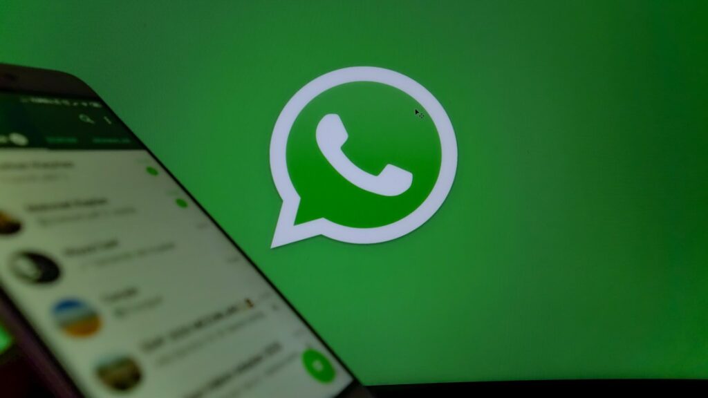 ¡Alerta de fraude! Mensajes de WhatsApp prometen pensión de $16,550 por consultar tu CURP