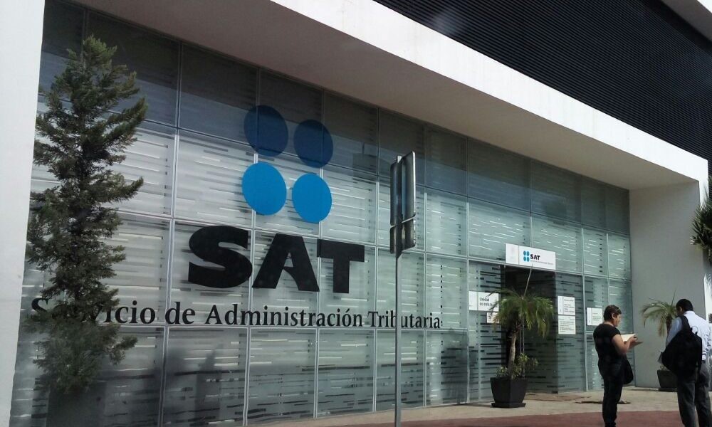 Lo que el SAT revisa y cómo evitar multas por hacer depósitos en cuentas propias