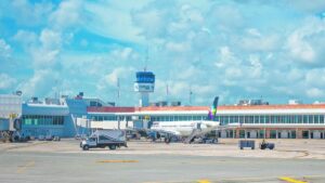 Aeropuerto de Cancún reporta baja mensual y anual en el tráfico de pasajeros 