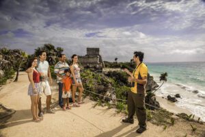 Grupo Xcaret reconoce a Guías Turísticos, embajadores del patrimonio cultural y natural de los destinos