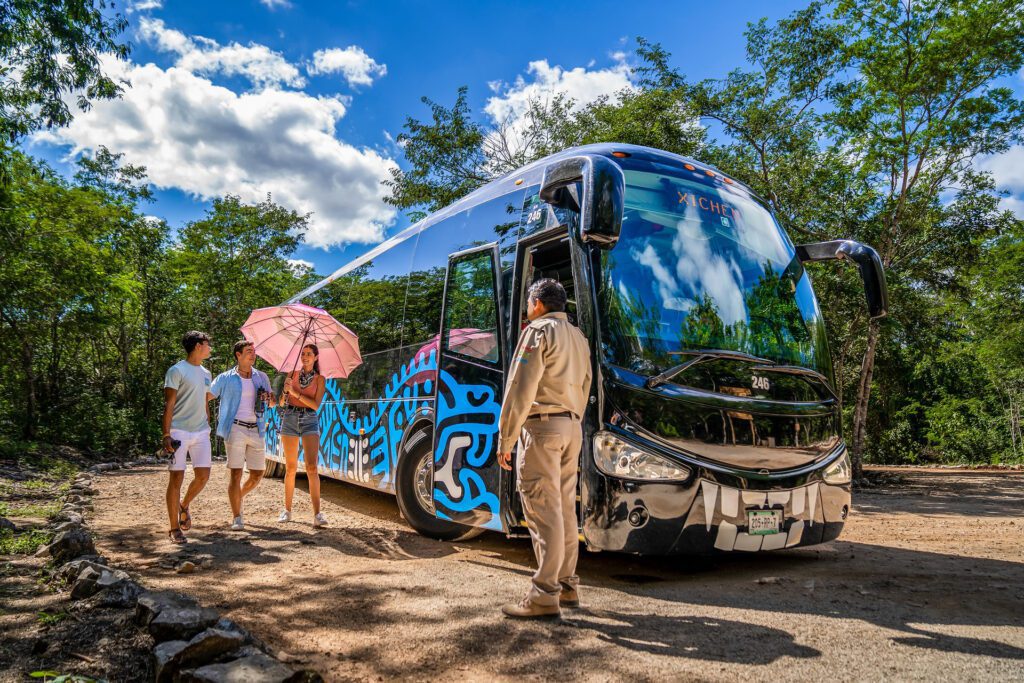 Grupo Xcaret reconoce a guías turísticos, embajadores del patrimonio cultural y natural de los destinos