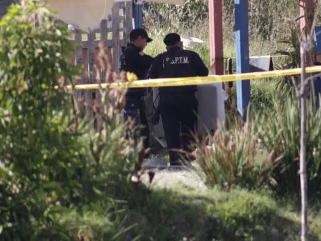 Niña reportada como desaparecida es localizada enterrada en el patio de su casa en Puebla