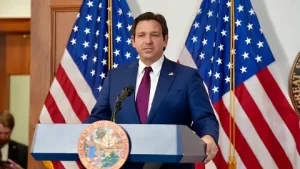 Gobernador de Florida firma ley para pena de muerte a migrantes