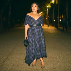 Yalitza Aparicio reaparece con tremendo escote en el Museo Tamayo