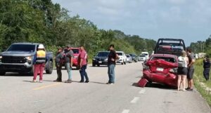 Choca autobús y deja varios heridos en Noh-Bec