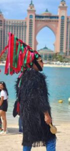 Chiapaneco presume su traje de “chamula” en Dubai y divide opiniones