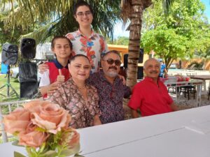 Pioneros y Fundadores de Cancún festejan el amor y la amistad