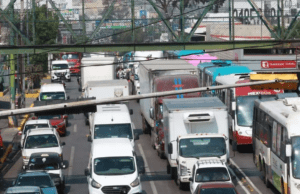 Bebé con oxígeno que quedó atrapada en bloqueo carretero, fue rescatada por motociclista