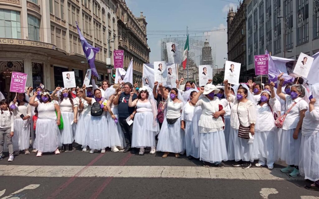 novias mujeres colectivo caso 992 violencia vicaria zocalo fiscalia cdmx palacio nacional 2 24102022