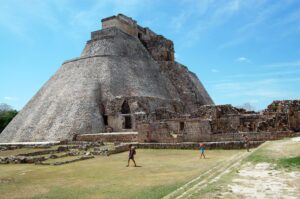 La pirámide del Adivino en Uxmal y la leyenda del enano