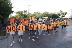 Ciudadanos marchan contra el maltrato animal en Cancún