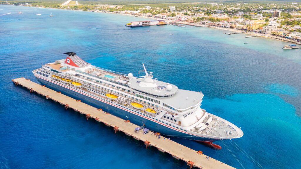 Crucero MS Balmoral que recreó el viaje del RMS Titanic, vuelve a Cozumel