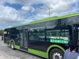 Camiones de transporte hibrido en Cancun en prueba piloto