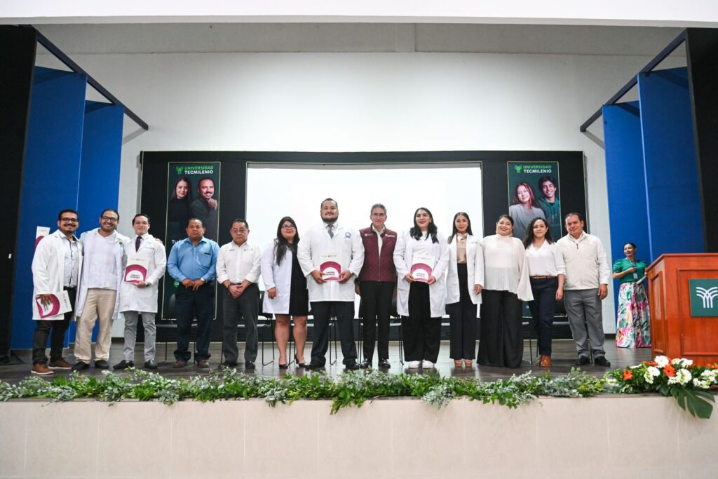 Graduación de 41 médicos residentes refuerza el sistema de salud en Quintana Roo