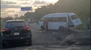 Accidente en carretera Playa del Carmen-Puerto Morelos deja al menos 11 heridos