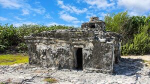 Visita el Templo Maya El Caracol ubicado en Punta Sur en Cozumel1