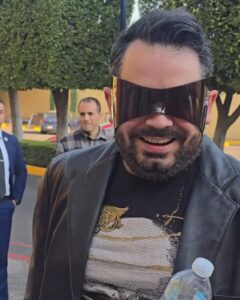 José Eduardo Derbez causa polémica tras presumir lentes de 30 mil pesos