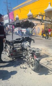 Mototaxi se incendia en pleno centro de un pueblo de Yucatán 